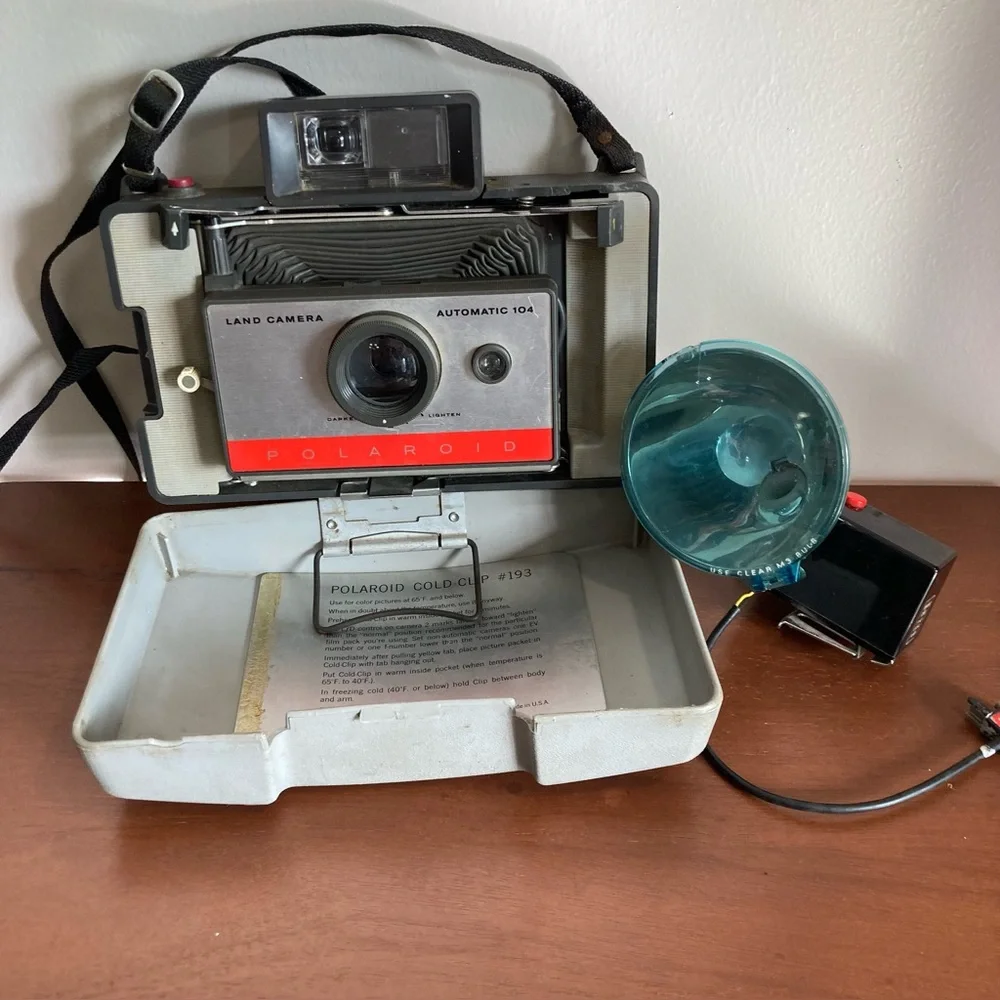 Vintage Polaroid Automatic 104 Land Camera with case and Flash Untested As Is